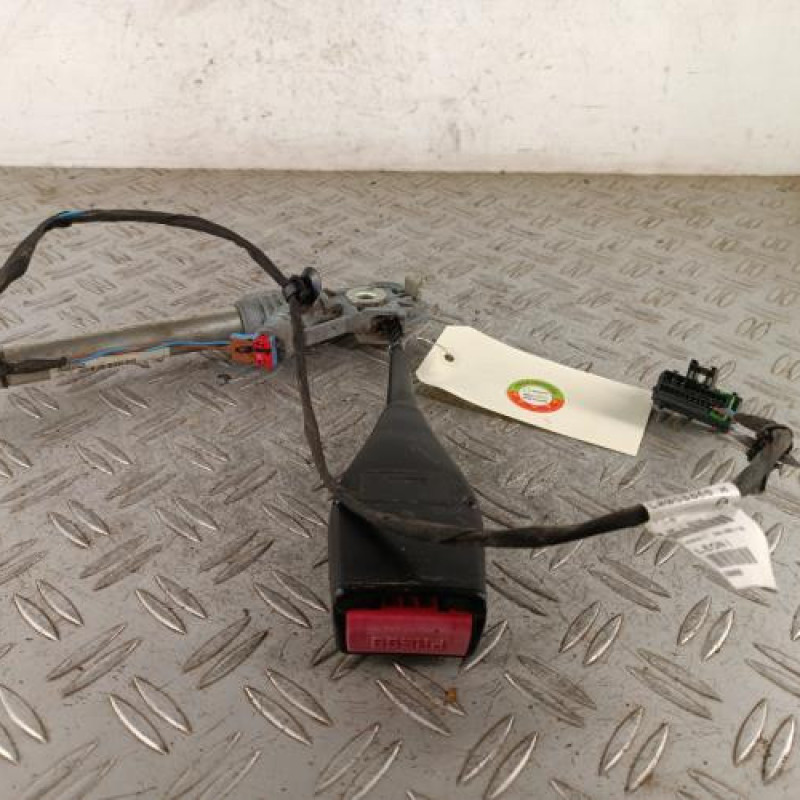 Attache ceinture avant droit RENAULT KANGOO 2