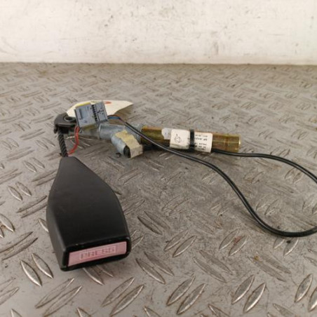 Attache ceinture avant droit RENAULT CLIO 2 CAMPUS