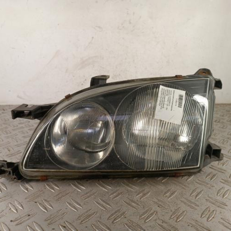 Optique avant principal gauche (feux)(phare) TOYOTA AVENSIS 1
