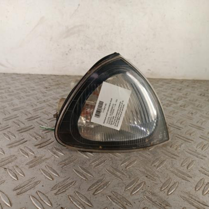 Optique avant secondaire droit (feux)(clignotant) TOYOTA AVENSIS 1