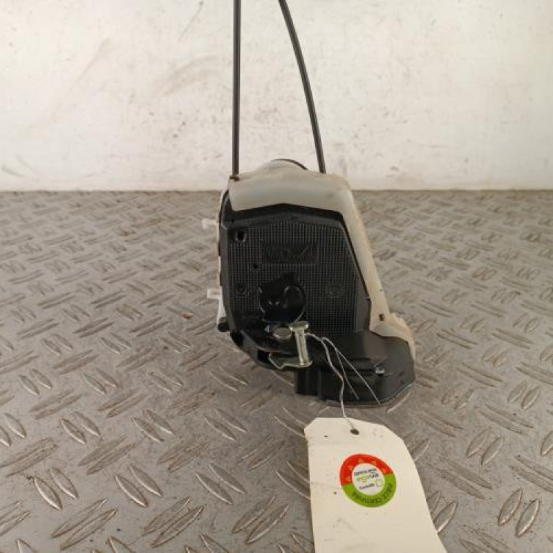 Serrure arriere gauche TOYOTA YARIS 3