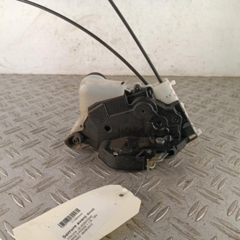 Serrure avant droit TOYOTA YARIS 3