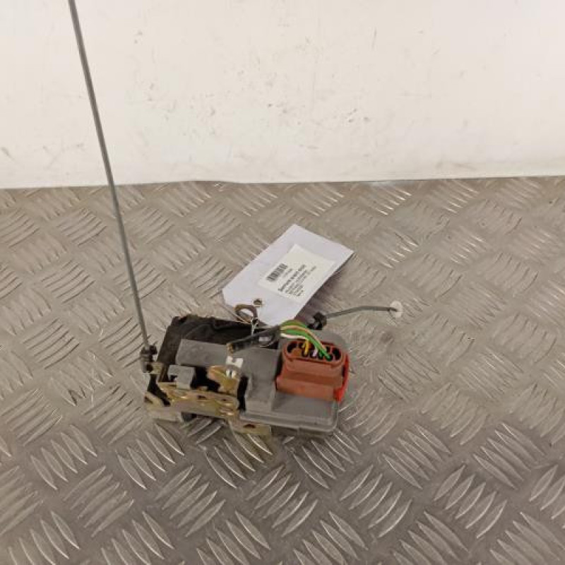 Serrure avant droit PEUGEOT 306