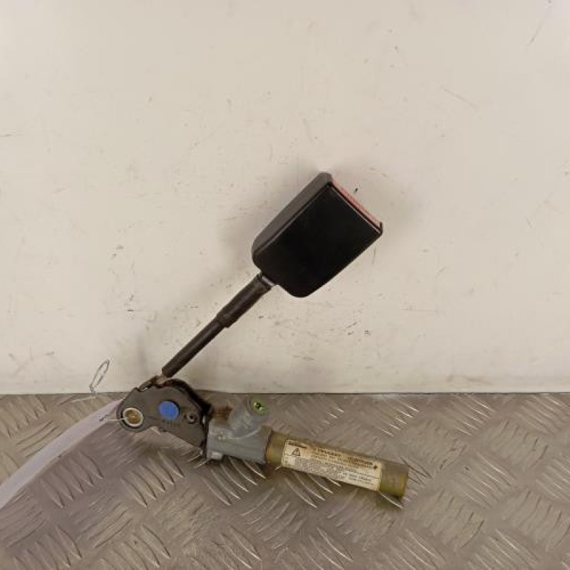 Attache ceinture avant gauche PEUGEOT 306