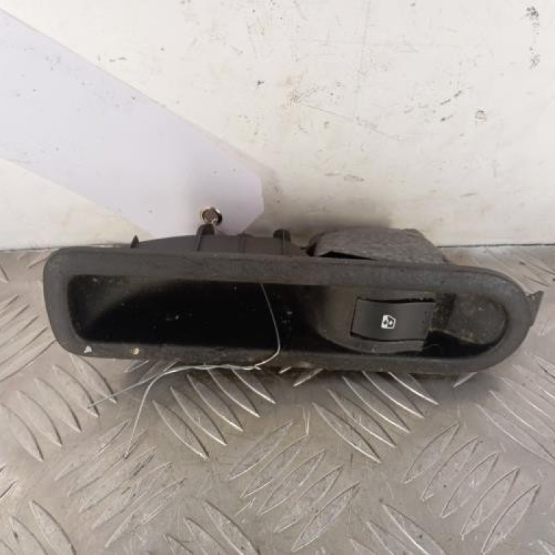 Interrupteur de leve vitre arriere droit RENAULT SCENIC 2
