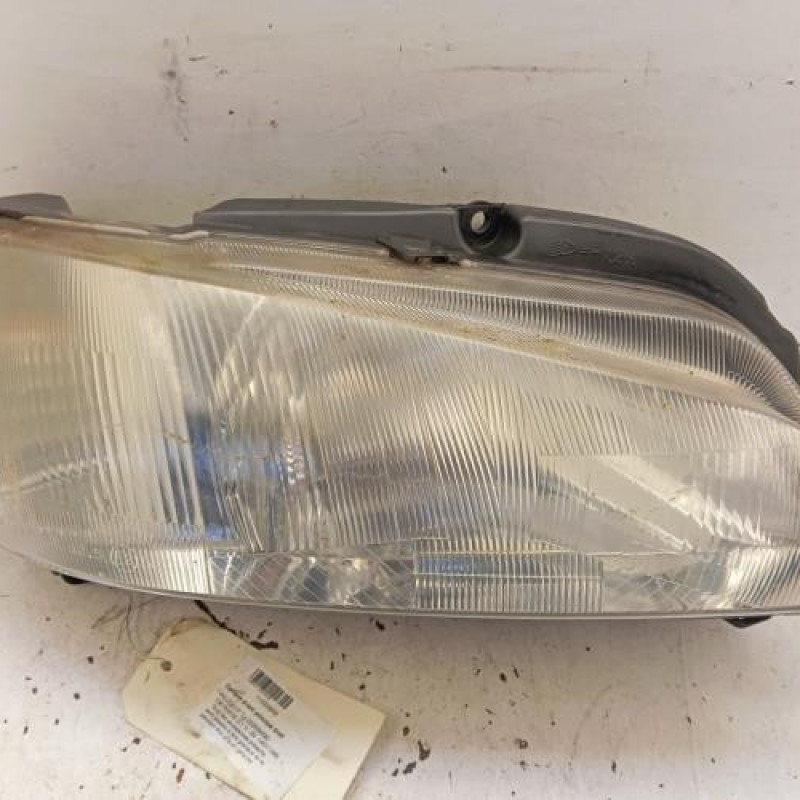 Optique avant principal droit (feux)(phare) PEUGEOT 106