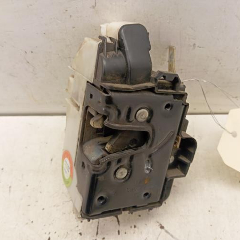 Serrure avant droit VOLKSWAGEN POLO 3