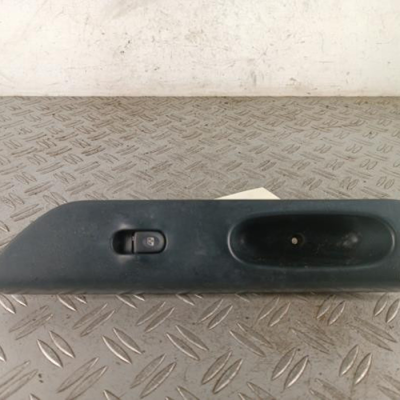 Interrupteur de leve vitre avant droit RENAULT LAGUNA 1