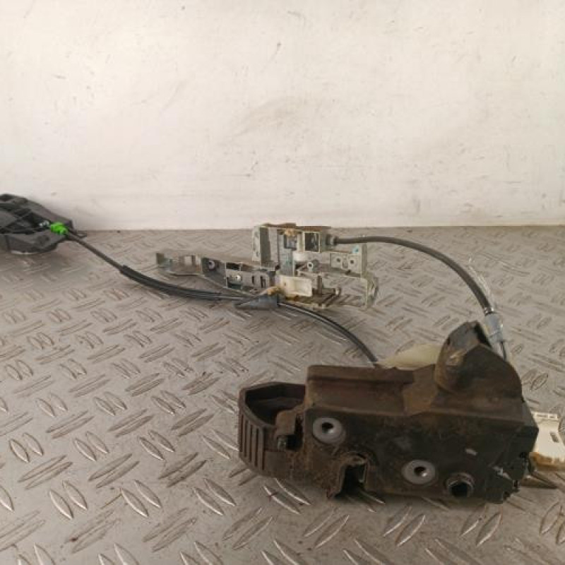 Serrure avant droit CITROEN C4 1