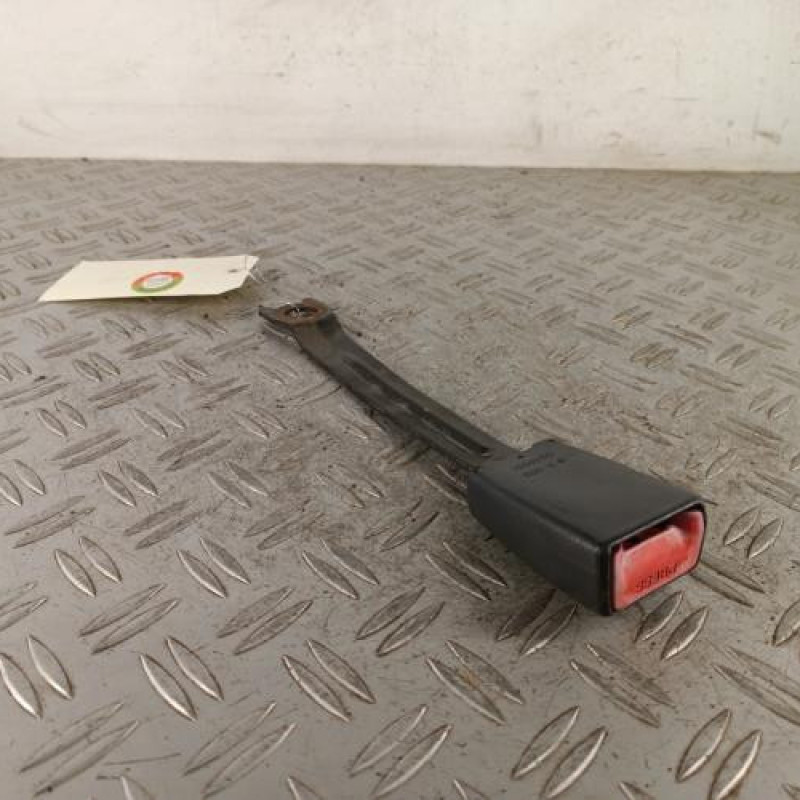 Attache ceinture avant gauche TOYOTA YARIS VERSO