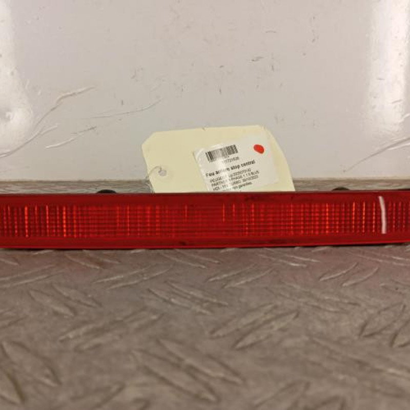 Feu arriere stop central PEUGEOT PARTNER 3 Feu arriere stop central PEUGEOT PARTNER 3