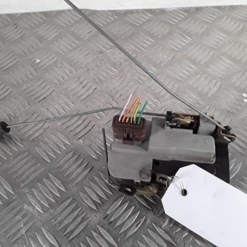 Serrure avant droit PEUGEOT 206