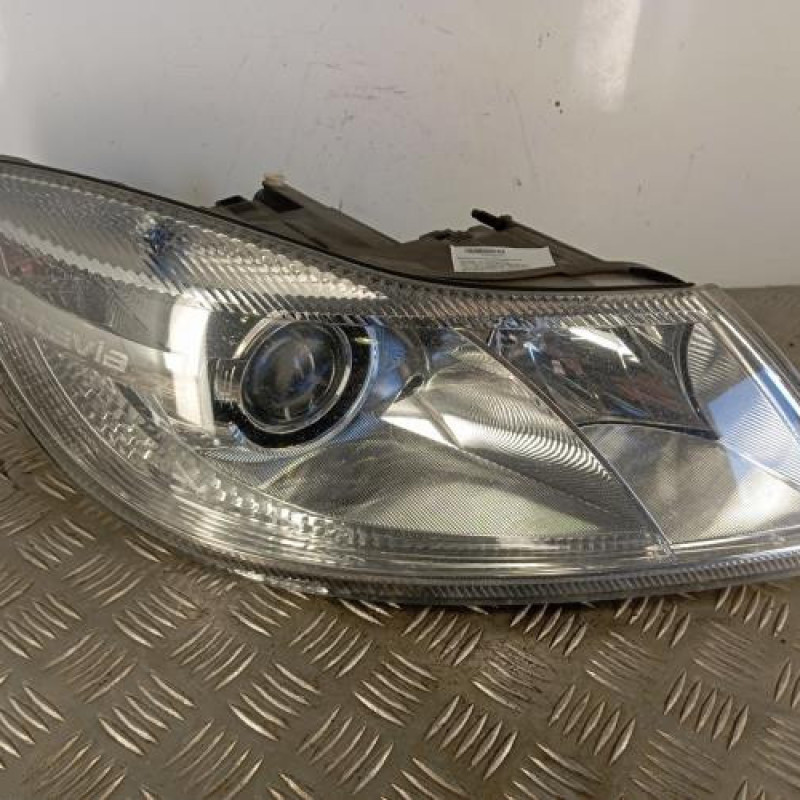 Optique avant principal droit (feux)(phare) SKODA OCTAVIA 2