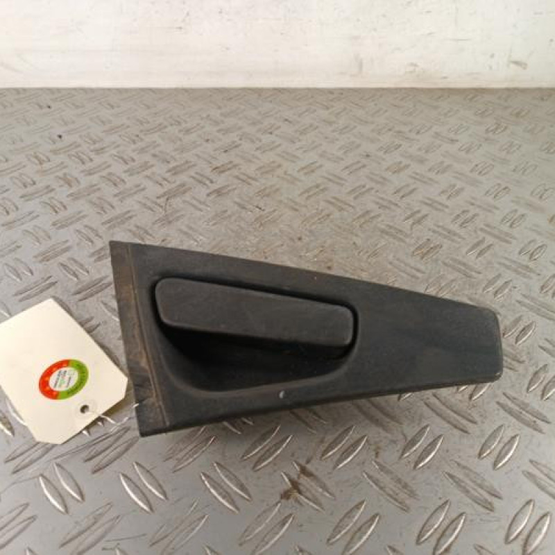 Poignee porte arriere droit RENAULT CLIO 4 Poignee porte arriere droit RENAULT CLIO 4