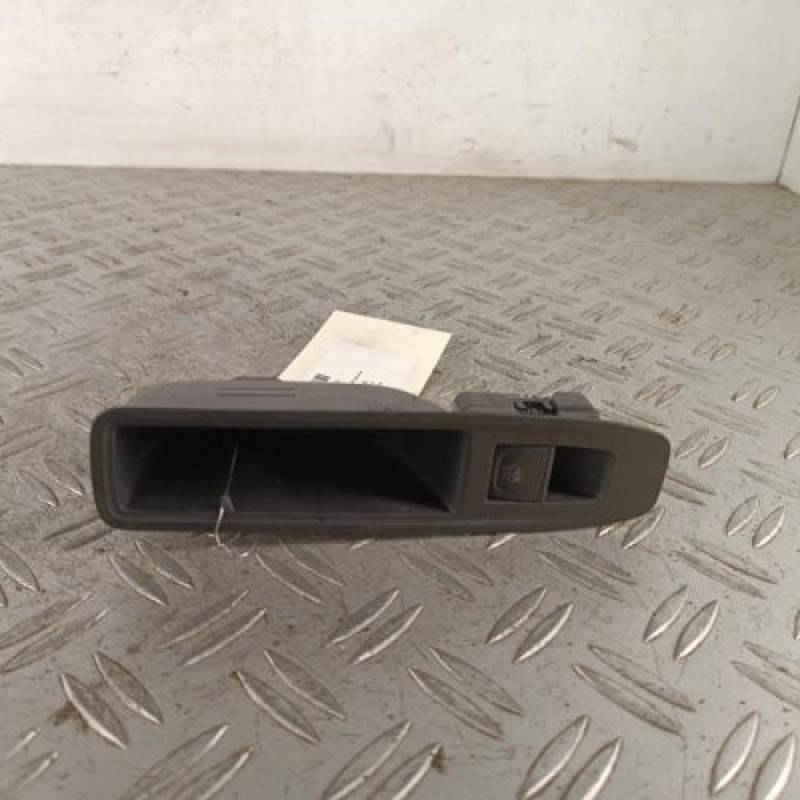 Interrupteur de leve vitre arriere gauche RENAULT CLIO 5