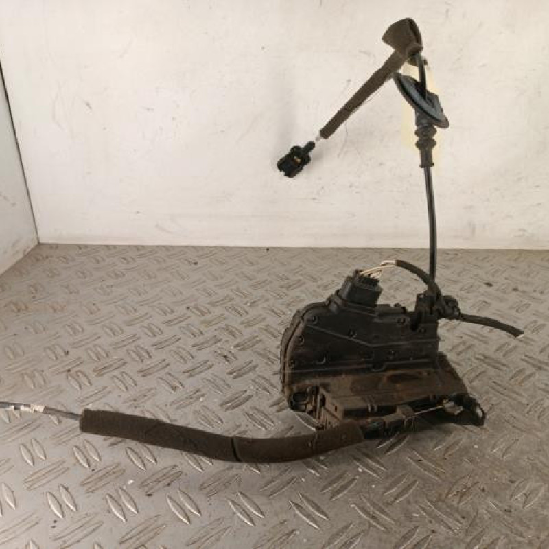 Serrure arriere droit RENAULT CLIO 4