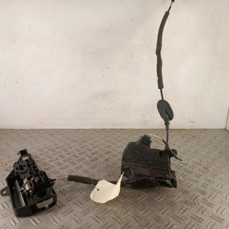 Serrure avant droit RENAULT CLIO 4