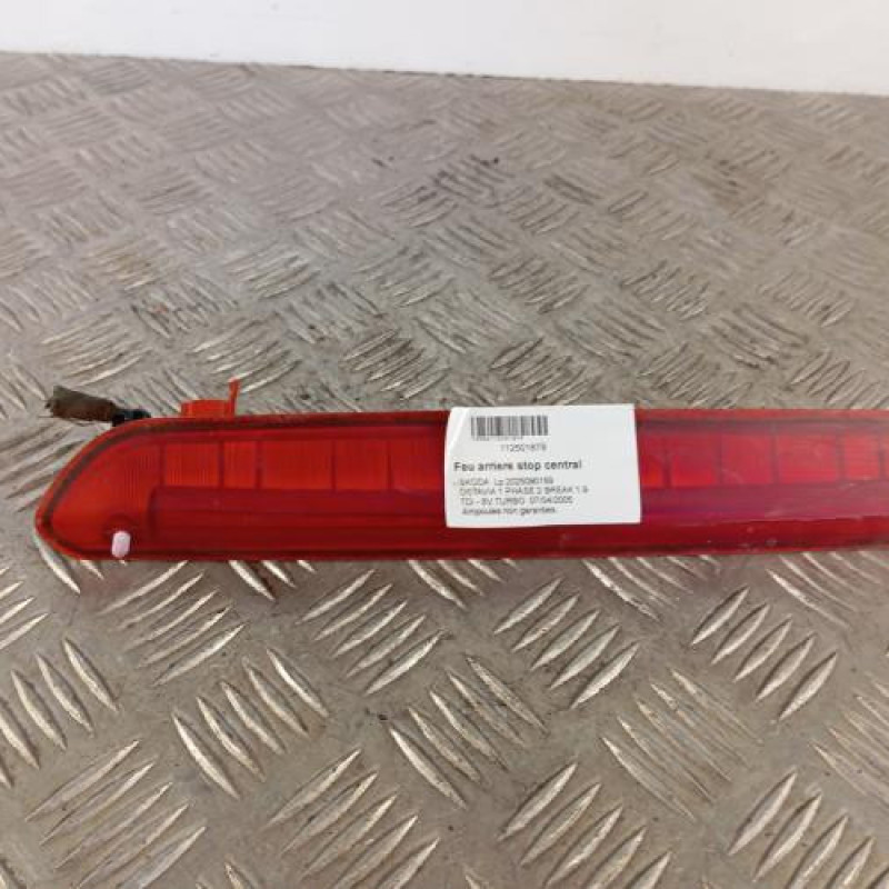 Feu arriere stop central SKODA OCTAVIA 1 Feu arriere stop central SKODA OCTAVIA 1