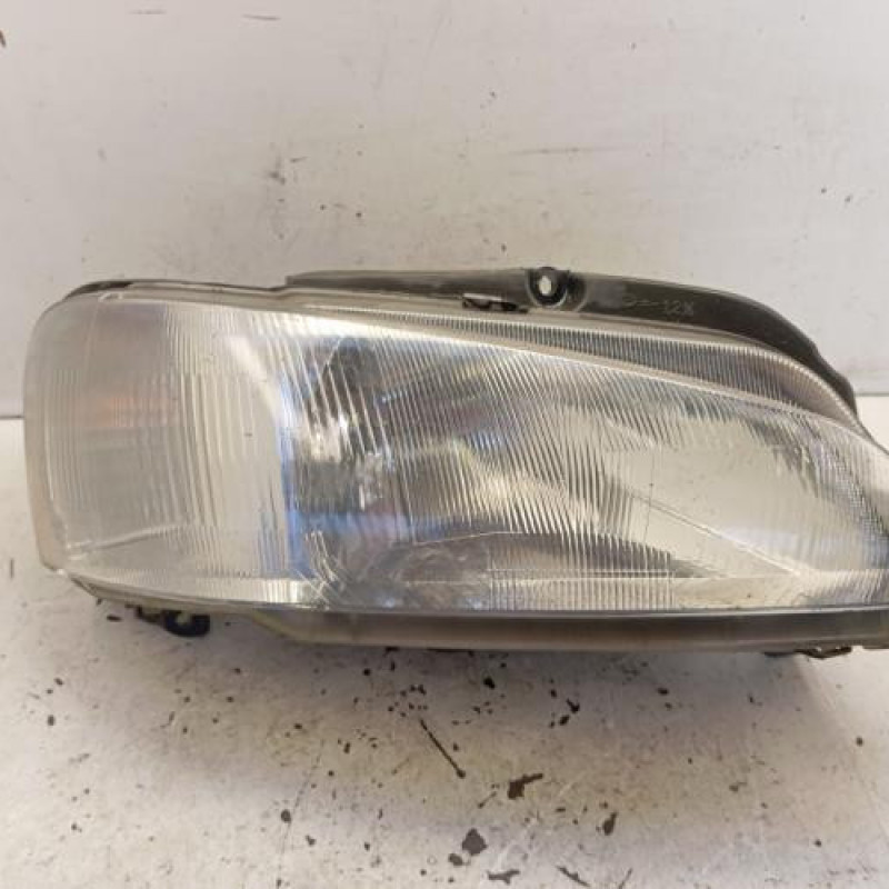 Optique avant principal droit (feux)(phare) PEUGEOT 106