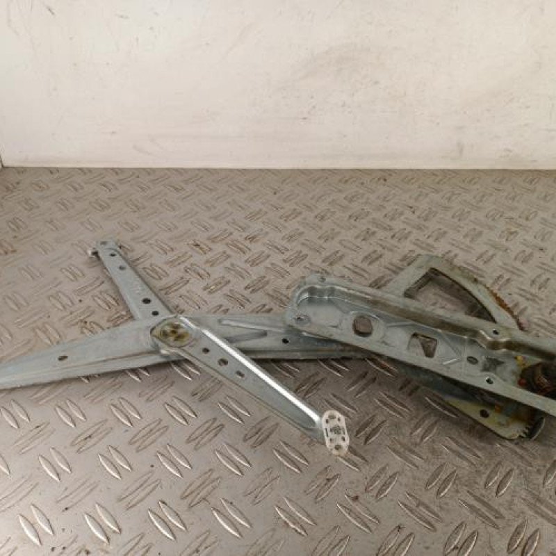 Leve vitre mecanique avant droit OPEL CORSA B