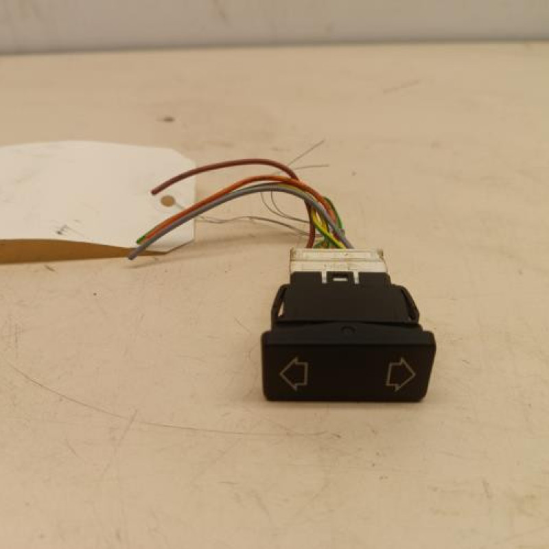 Interrupteur de leve vitre avant droit PEUGEOT 106