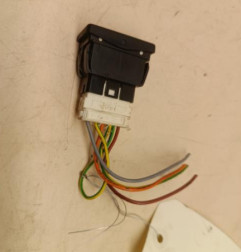 Interrupteur de leve vitre avant droit PEUGEOT 106