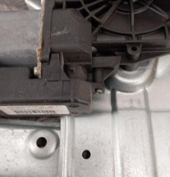 Leve vitre electrique avant gauche RENAULT CLIO 3 Photo n°4