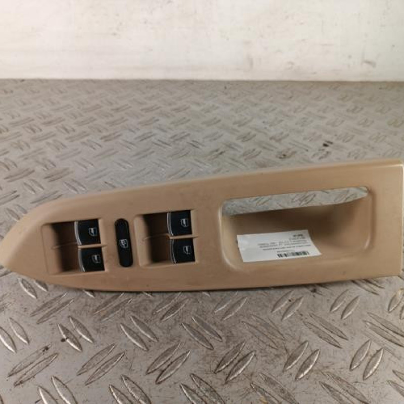 Interrupteur de leve vitre avant gauche VOLKSWAGEN TOURAN 2