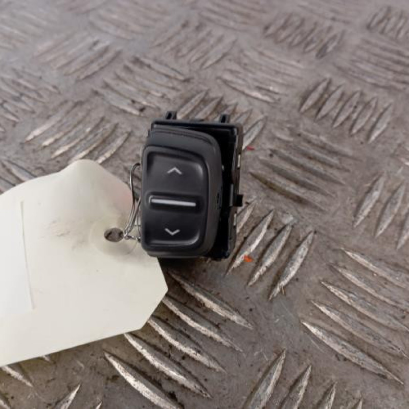 Interrupteur de leve vitre avant droit DACIA SANDERO 2