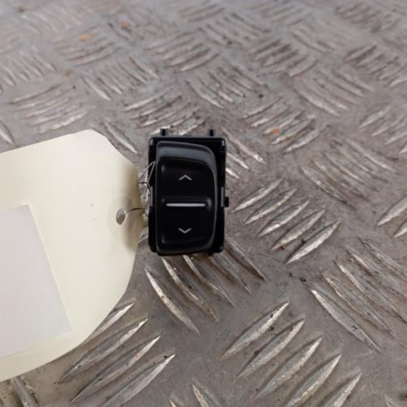 Interrupteur de leve vitre avant gauche DACIA SANDERO 2