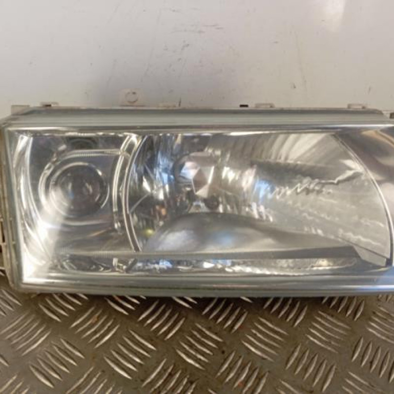 Optique avant principal droit (feux)(phare) SKODA OCTAVIA 1