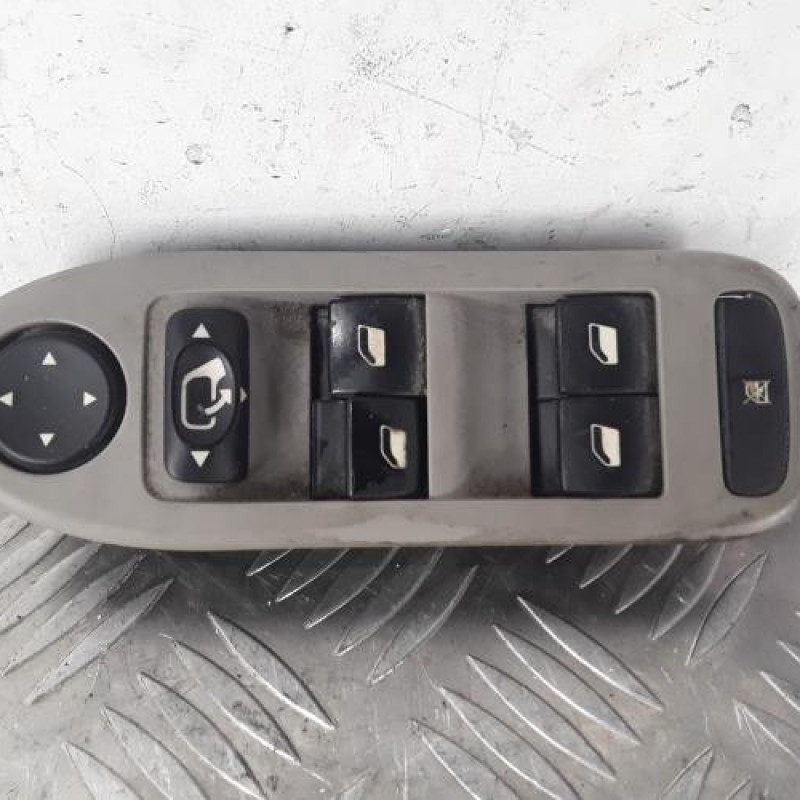 Interrupteur de leve vitre avant gauche CITROEN C5 1