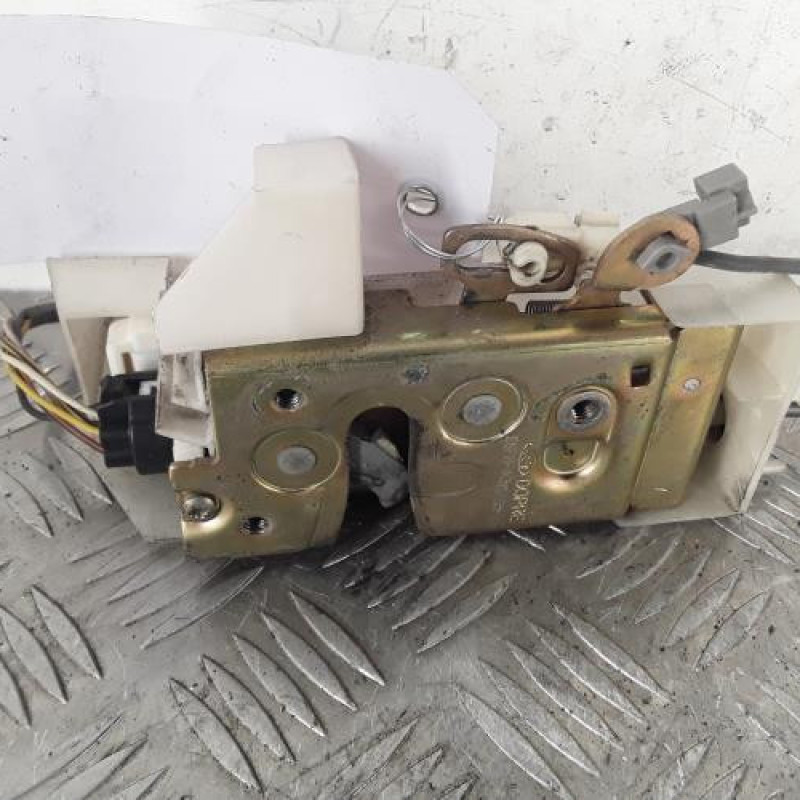Serrure avant gauche FORD FIESTA 4
