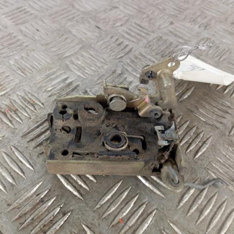 Serrure avant gauche CITROEN SAXO
