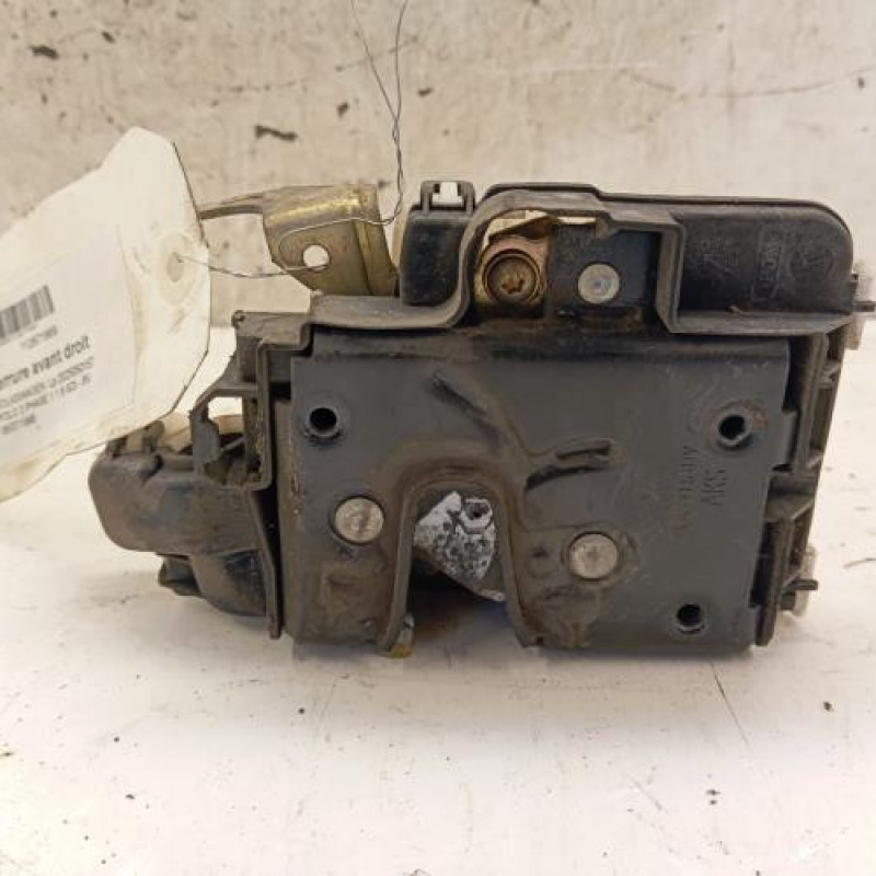 Serrure avant droit VOLKSWAGEN POLO 3