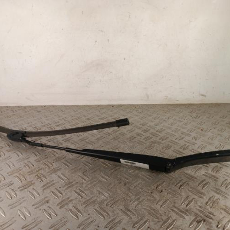 Bras essuie glace avant gauche VOLKSWAGEN PASSAT 6