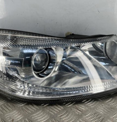 Optique avant principal droit (feux)(phare) SKODA OCTAVIA 2 Photo n°1