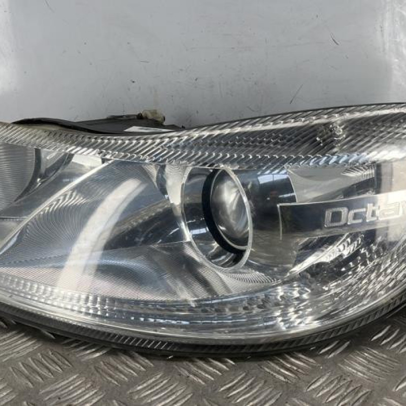 Optique avant principal gauche (feux)(phare) SKODA OCTAVIA 2