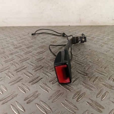 Attache ceinture avant gauche VOLKSWAGEN PASSAT 6
