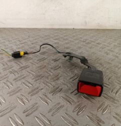 Attache ceinture arriere gauche PEUGEOT 5008 1