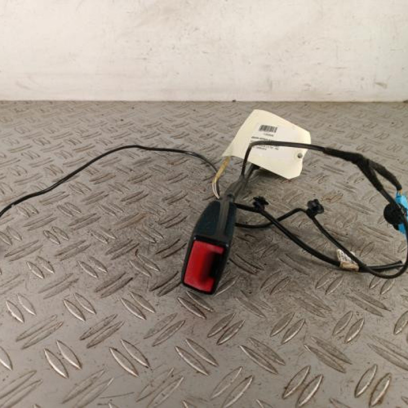 Attache ceinture avant droit VOLKSWAGEN PASSAT 6