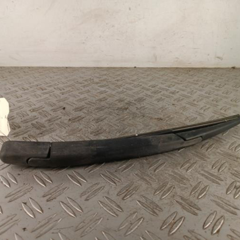 Bras essuie glace arriere NISSAN JUKE 1