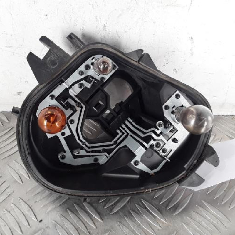 Platine feu arriere droit PEUGEOT 208 1