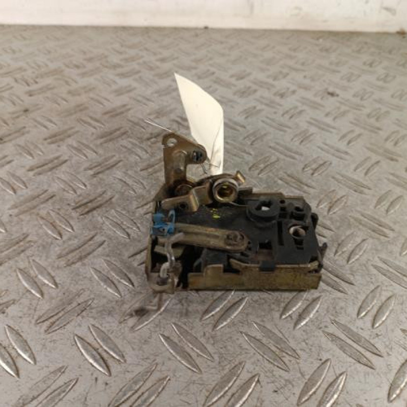 Serrure avant droit CITROEN SAXO