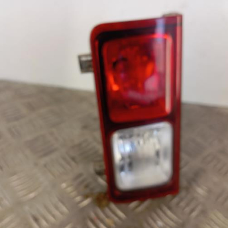 Feu de pare choc arriere gauche NISSAN NV300 Feu de pare choc arriere gauche NISSAN NV300
