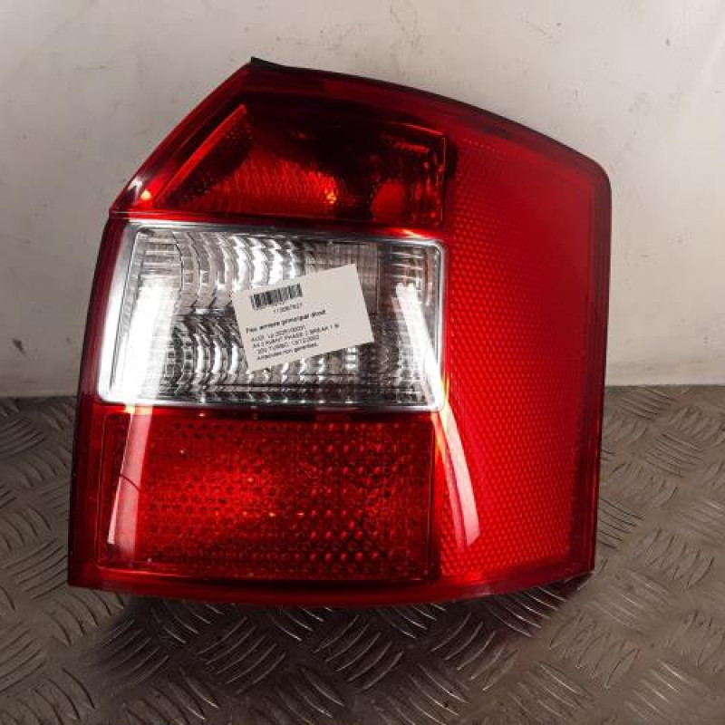 Feu arriere principal droit (feux) AUDI A4 2 Feu arriere principal droit (feux) AUDI A4 2