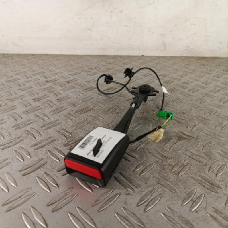 Attache ceinture avant gauche DACIA SANDERO 3