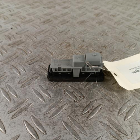 Poignee hayon DACIA SANDERO 3