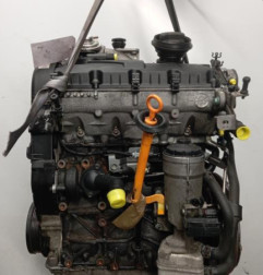 Moteur VOLKSWAGEN PASSAT 5 Photo n°1