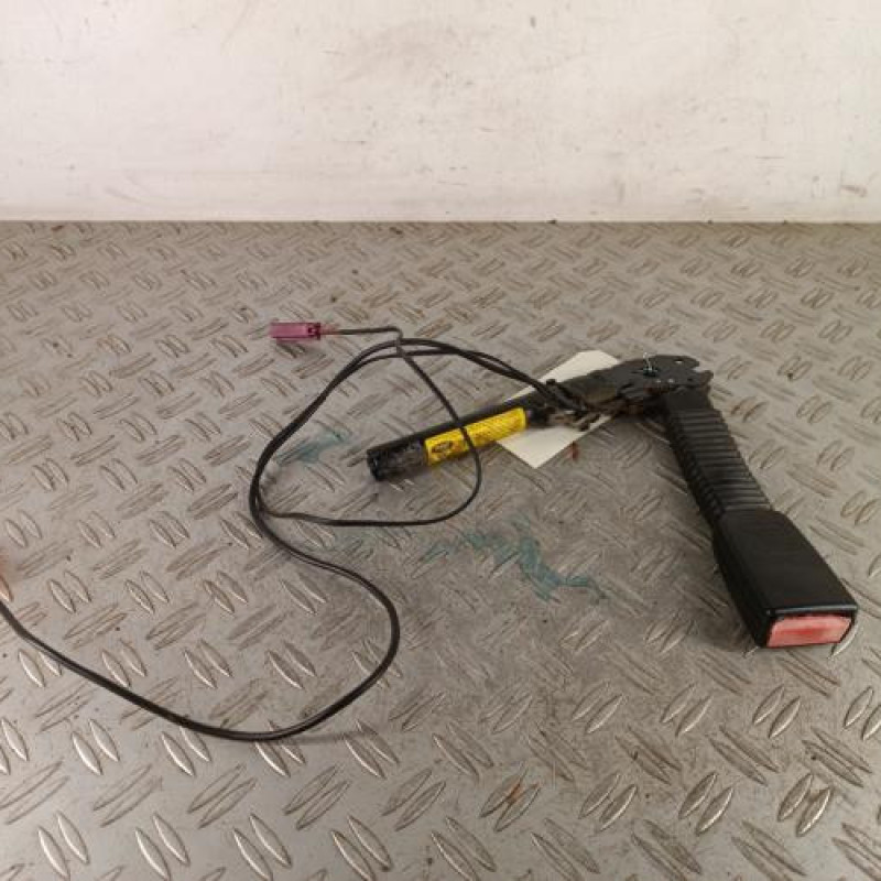 Attache ceinture avant droit FORD FOCUS 1